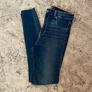 Abercrombie Simone High Rise jean legging. Size 27/4R.